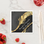 Serviette En Papier Damas noires et fleur de lys or (En situation)