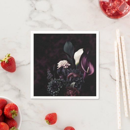 Serviette En Papier Dark Moody Romantic Floral Mariage blanc (En situation)