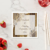 Serviette En Papier Dentelle blanche rustique sur bois mariage rustiqu (En situation)