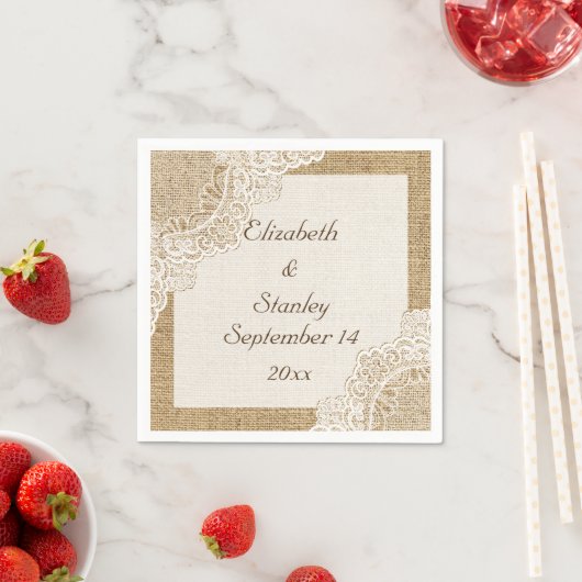 Serviette En Papier Dentelle blanche sur burlap mariage rustique (En situation)