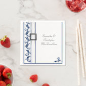 Serviette En Papier Dentelle bleu marine et blanche en plaine mariage  (En situation)