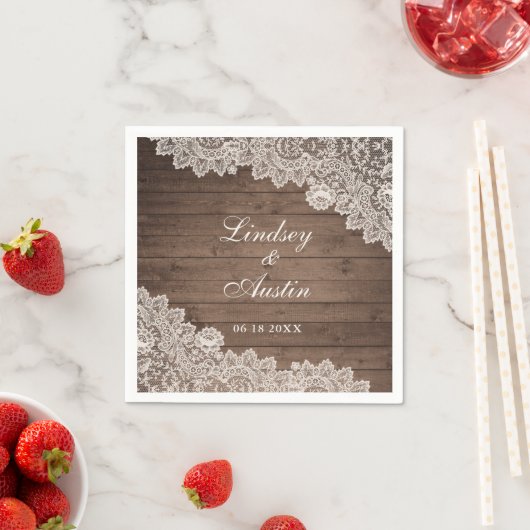 Serviette En Papier Dentelle en bois rustique Mariage personnalisé (En situation)