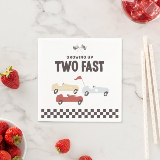 Serviette En Papier Deux voitures de course rapide fête d'anniversaire (En situation)