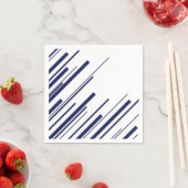 Serviette En Papier Diagonales en bleu et blanc (En situation)