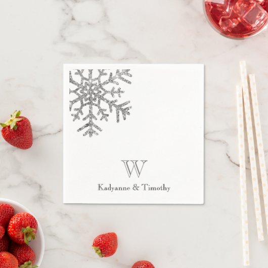 Serviette En Papier Diamond Flocon de neige Mariage d'hiver Monogramme (En situation)