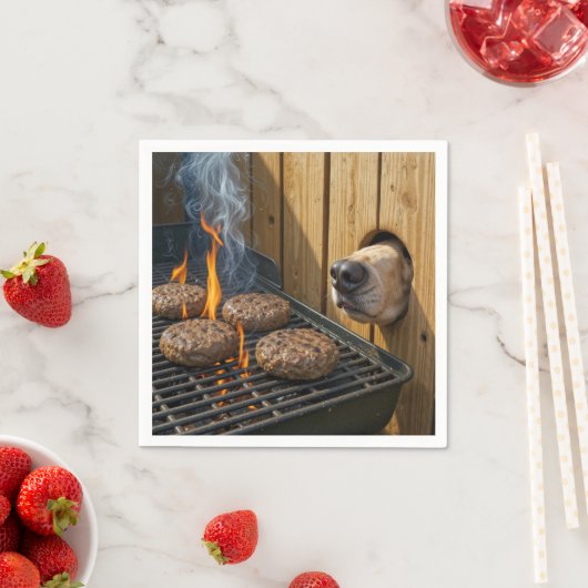 Serviette En Papier Dog Sniffing Hamburgers On a Barbecue Grill (En situation)