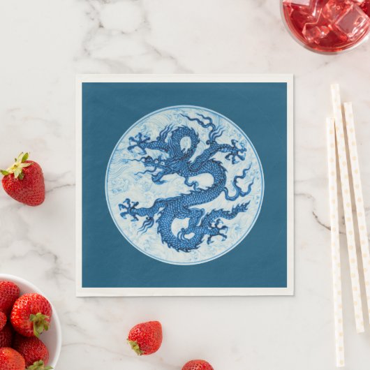 Serviette En Papier Dragon chinois, Indigo Blue et des serviettes blan (En situation)