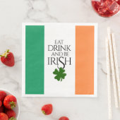Serviette En Papier Drapeau irlandais pour boire et être shamrock (En situation)