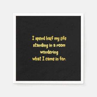 Serviette En Papier Drôle debout dans une blague de chambre