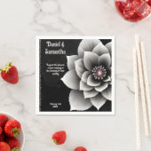 Serviette En Papier Élégance intemporelle : Mariage en fleurs noir et  (En situation)