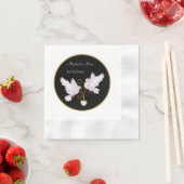 Serviette En Papier élégant amour colombes ajouter nom date Mariage (En situation)