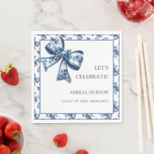 Serviette En Papier Élégant Blue Floral Bows Classe De 2025 (En situation)