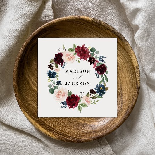 Serviette En Papier Élégant Blush Bourgogne et Mariage floral de marin