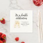Serviette En Papier Élégant Champagne Double Célébration (En situation)