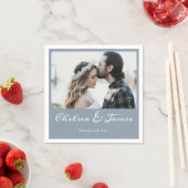 Serviette En Papier Élégant Dusty Blue Calligraphy Mariage photo (En situation)