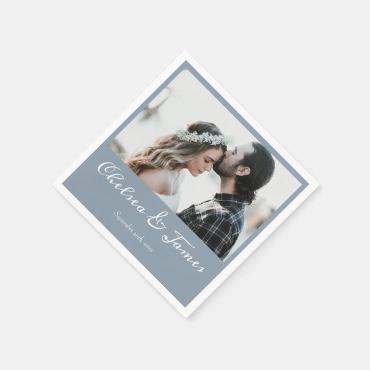 Serviette En Papier Élégant Dusty Blue Calligraphy Mariage photo (Coin)