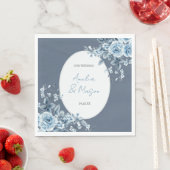 Serviette En Papier Elegant Dusty Blue Floral Script Wedding  (En situation)