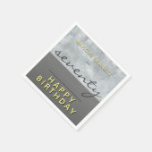 Serviette En Papier Elégant Gris Script Homme Joyeux 70e anniversaire  (Coin)