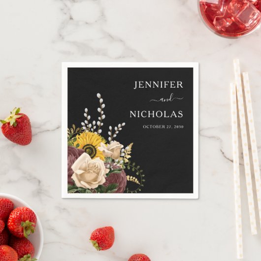 Serviette En Papier Élégant Mariage de fleurs noires (En situation)