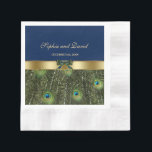 Serviette En Papier Elégant Mariage de Peacock Bleu Marine Gold<br><div class="desc">Design élégant avec Peacock Feathers et arrière - plan bleu marine,  séparé par un ornement doré avec un ruban paon pour un événement mariage spécial,  ou tout autre événement. Personnalisez avec vos propres informations. Objets correspondants : dans ma collection Peacock Blue.</div>