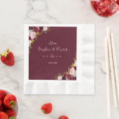 Serviette En Papier Élégant Mariage floral de Bourgogne Marsala (En situation)