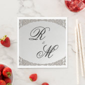Serviette En Papier Élégant Mariage monogramme argent (En situation)