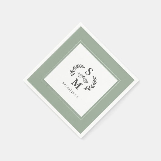 Serviette En Papier Élégant mariage Monogramme Crest Wreath Sage Vert (Coin)