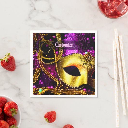 Serviette En Papier Elégant Masque Or (En situation)