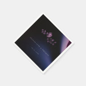 Serviette En Papier Élégant Moody moderne Mariage floral violet foncé (Coin)