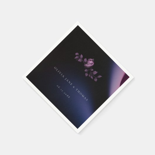 Serviette En Papier Élégant Moody moderne Mariage floral violet foncé (Coin)