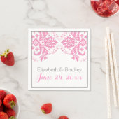Serviette En Papier Elégant motif damassé rose, gris mariage (En situation)