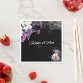 Serviette En Papier Élégant noir violet gothique Mariage crâne floral (En situation)