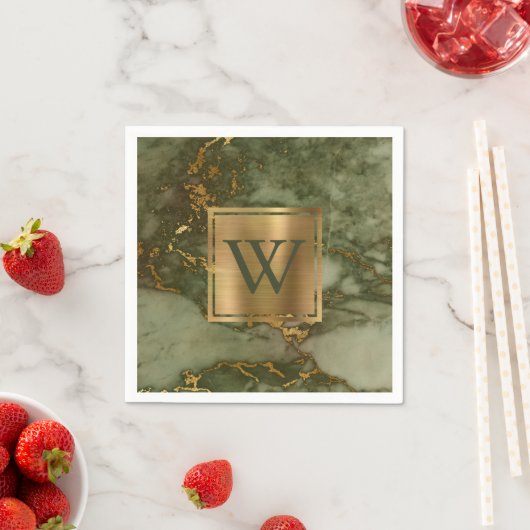 Serviette En Papier Élégant Olive Green Marble Monogramme Or (En situation)