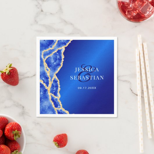 Serviette En Papier Elégant Royal Blue et Gold Agate Mariage (En situation)