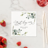 Serviette En Papier Élégant Script Eucalyptus Vert papier Mariage (En situation)