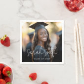 Serviette En Papier Élégant script graduation photo nom du diplômé (En situation)