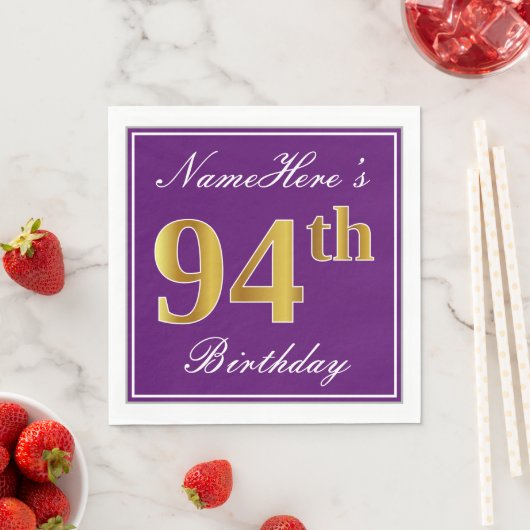 Serviette En Papier Elégant violet, Faux Or 94ème anniversaire + Nom (En situation)