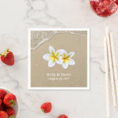 Serviette En Papier Elégante Frangipani Fleurs Plage Mariage (En situation)