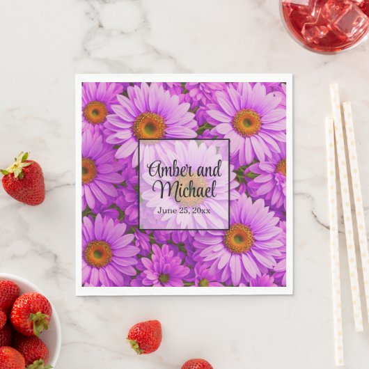 Serviette En Papier Élégante marguerite florale magenta rose foncé (En situation)