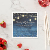 Serviette En Papier Élégante Marine Blue Gold String lanternes (En situation)