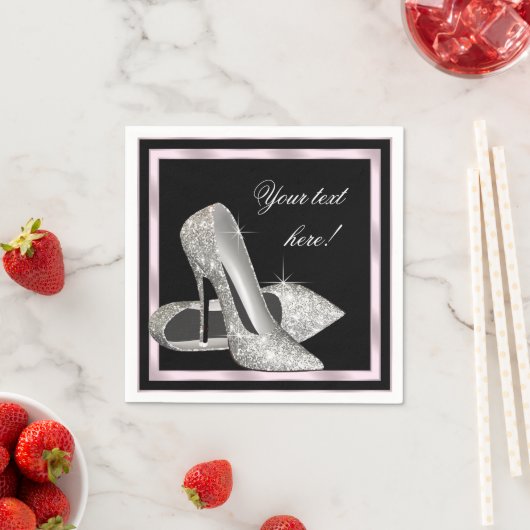 Serviette En Papier Élégante Parties scintillant rose argent talon hau (En situation)