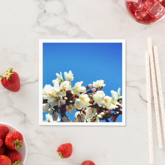 Serviette En Papier Élégantes fleurs blanches (En situation)