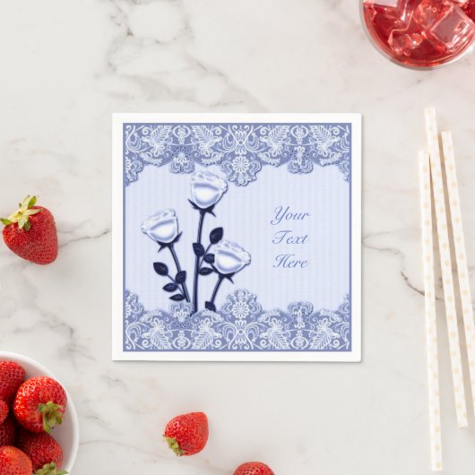 Serviette En Papier Elégants Roses en satin bleu et serviettes en dent (En situation)