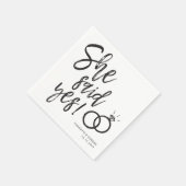 Serviette En Papier Elle a dit oui ! | Lettre de scénario de fête de f (Coin)