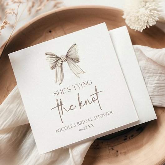 Serviette En Papier Elle est en train de nouer la Fête des mariées de