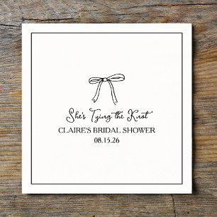 Serviette En Papier "Elle est en train de nouer le noeud" Simple Fête