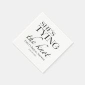 Serviette En Papier Elle se marie | Salle de mariage noir et blanc (Coin)