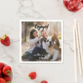 Serviette En Papier Engaged Couple Photo With Pet Fun Cocktail  (En situation)