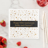 Serviette En Papier Étoiles blanches/dorées personnalisées avec annive (En situation)