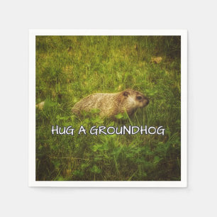 Serviette En Papier Étreignez les serviettes d'un groundhog